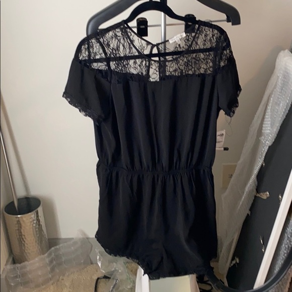 NWT Charlotte Russe romper with lace detail size L - Picture 1 of 2
